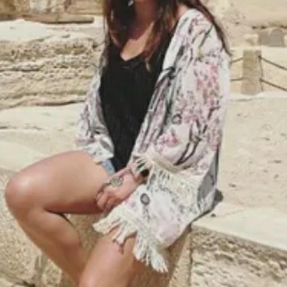 Pretty NEW kimono scarf wrap w fringe MUMU COMFY - Picture 7 of 7